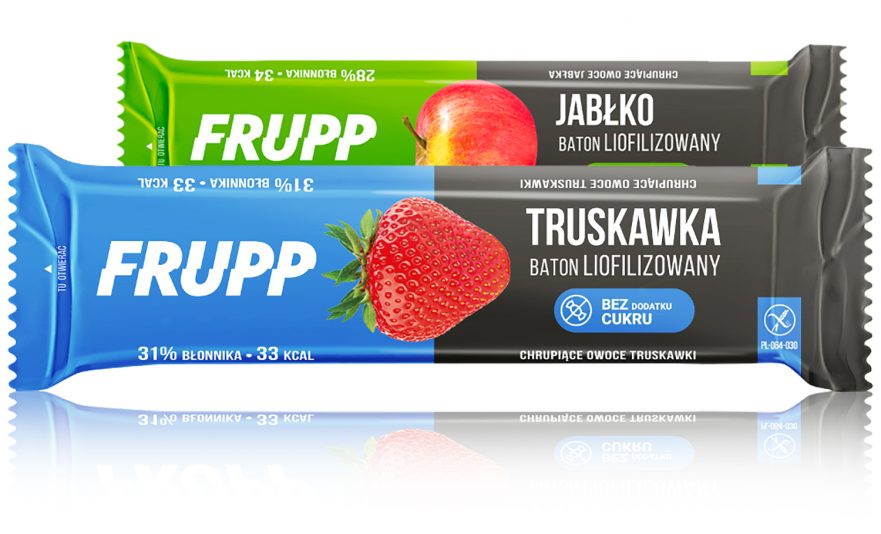 Batony liofilizowane FRUPP Celiko o smaku truskawkowym i o smaku jabłka.